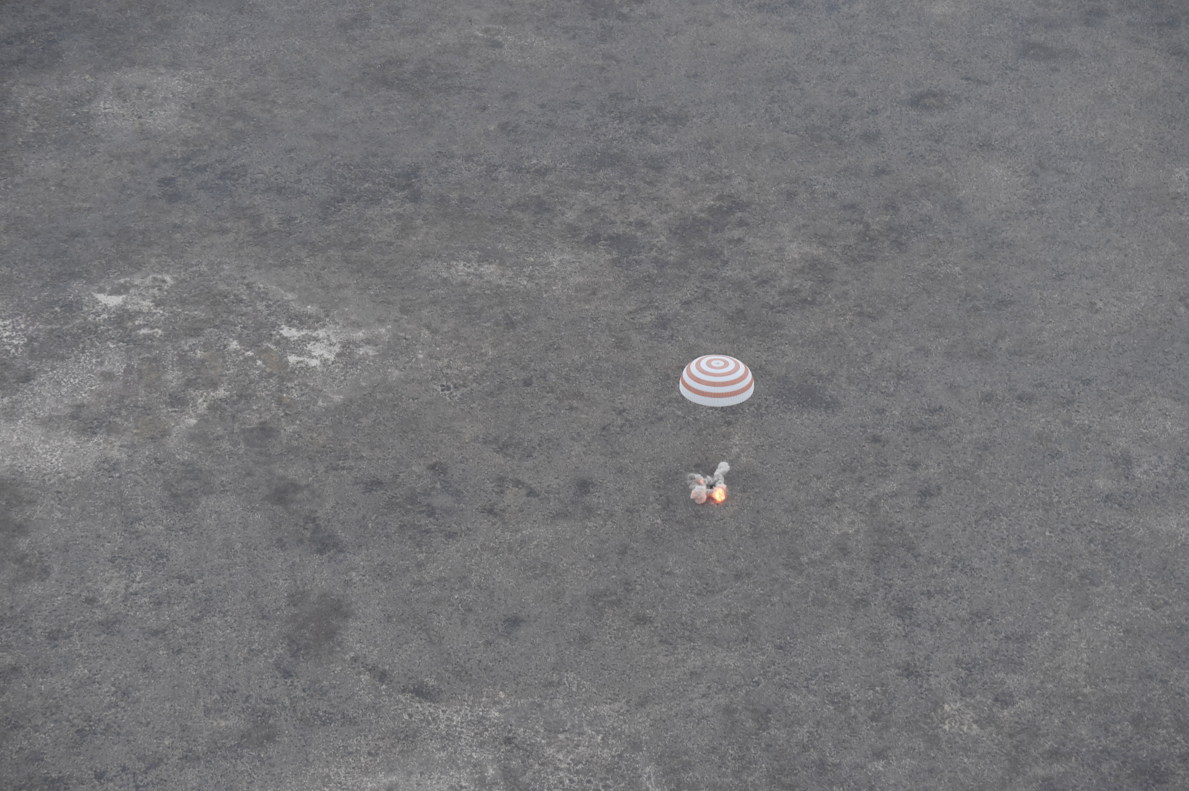 Soyuz_TMA-16M_landing.jpg