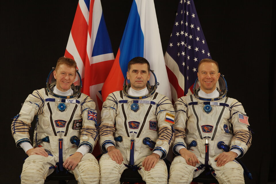Soyuz TMA-19M crew portrait
