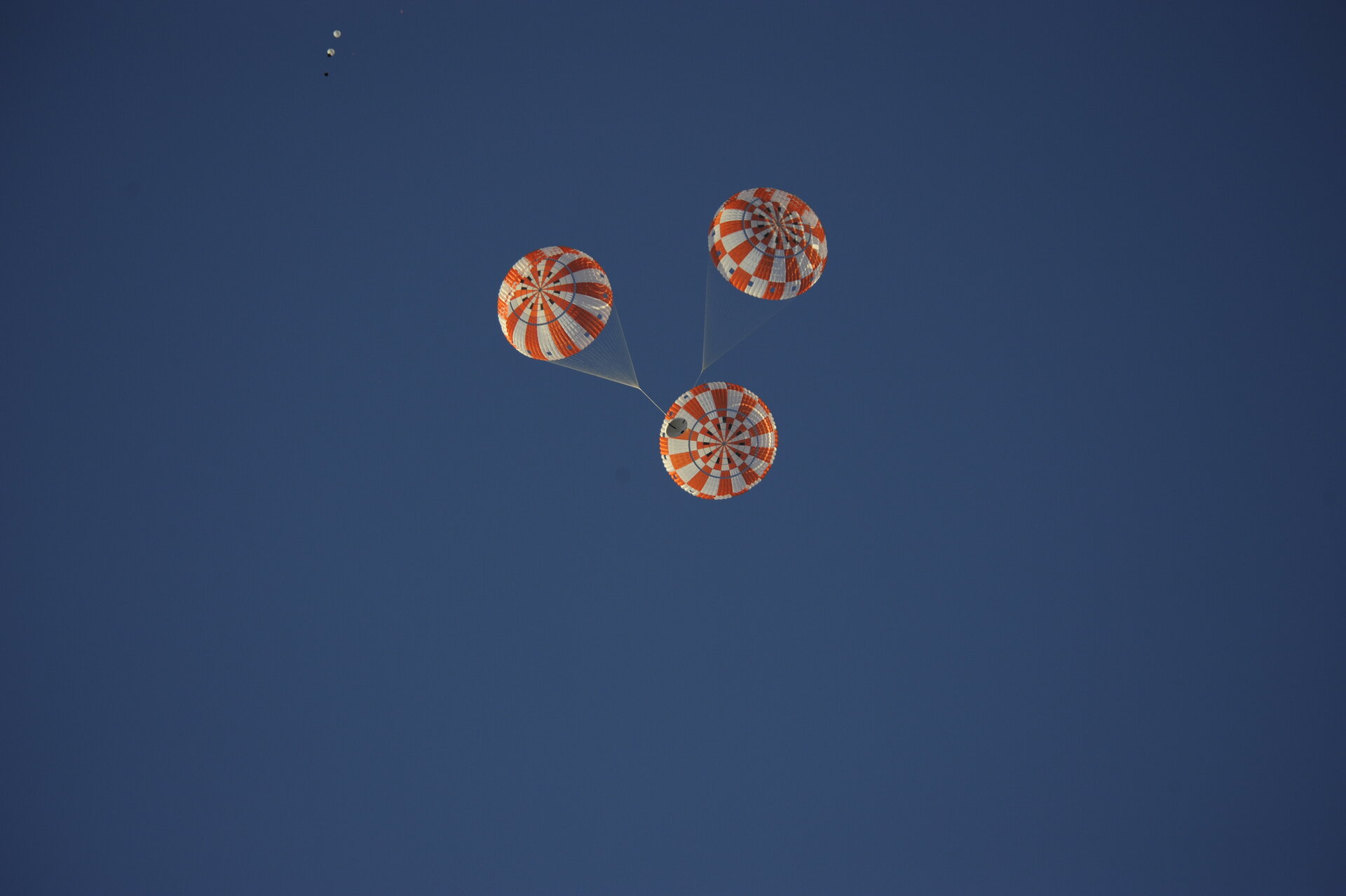 Orion crew capsule drop test