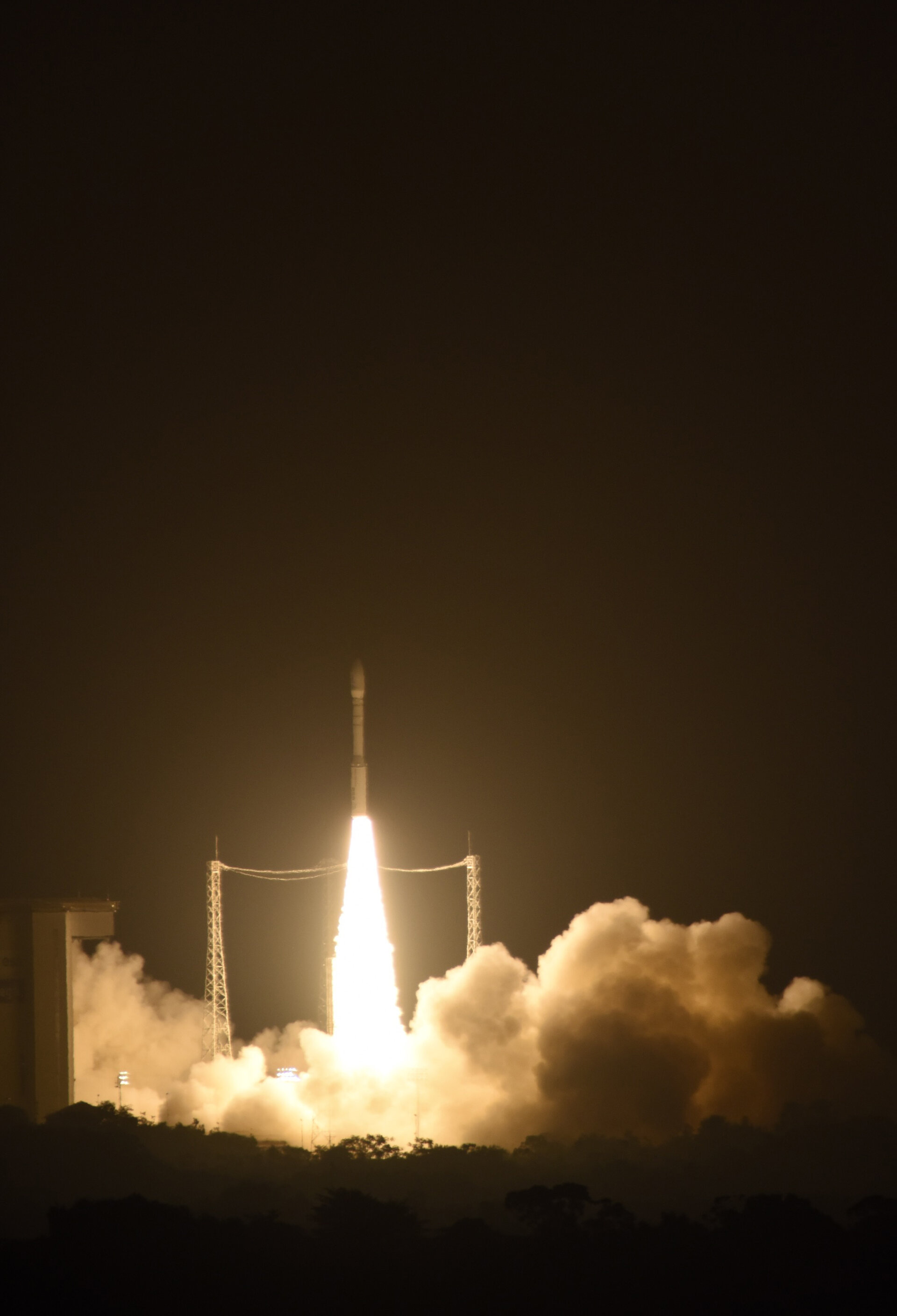 Liftoff of Vega VV06 carrying LISA Pathfinder