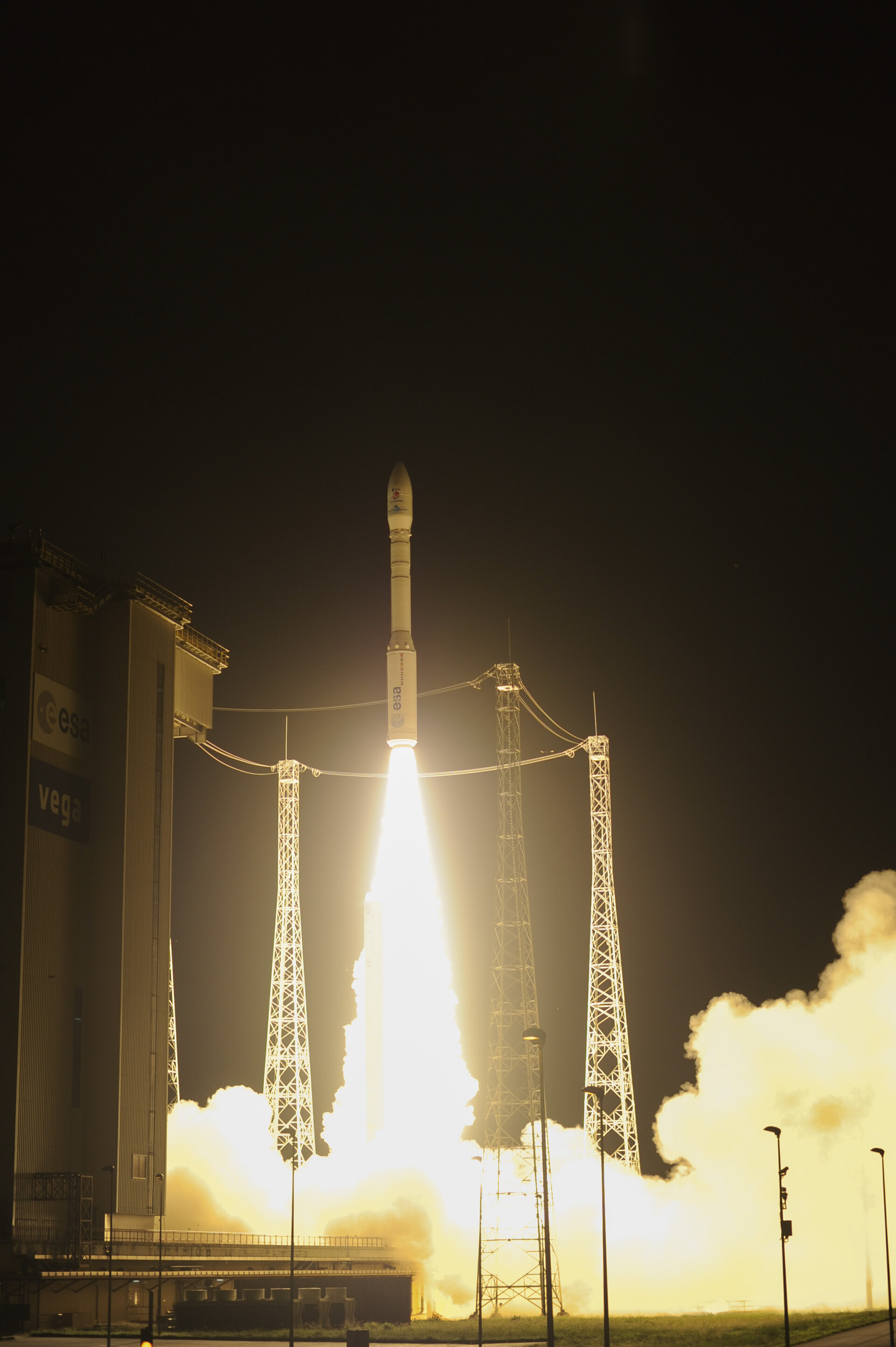 Liftoff of Vega VV06 carrying LISA Pathfinder