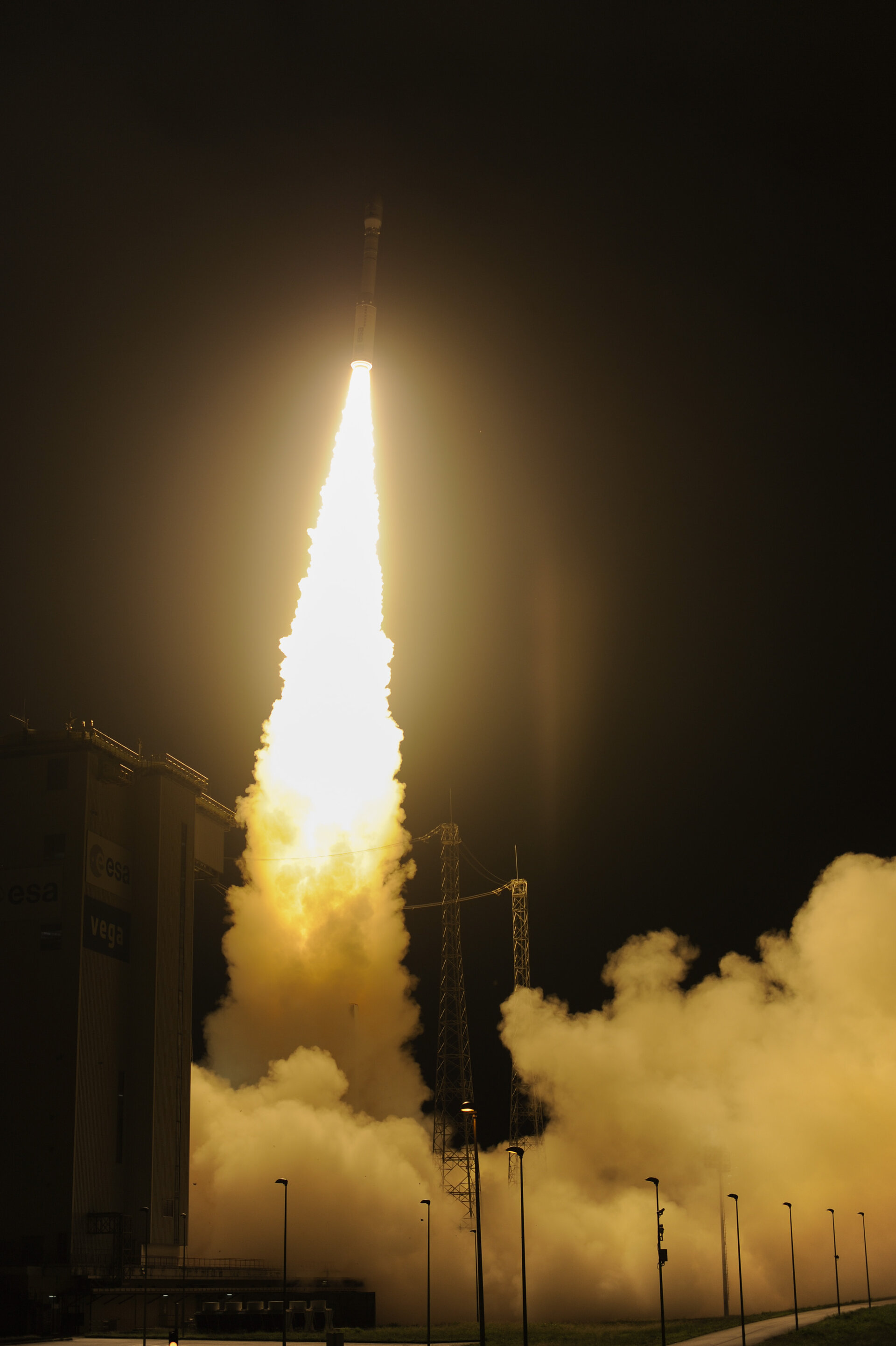 Liftoff of Vega VV06 carrying LISA Pathfinder