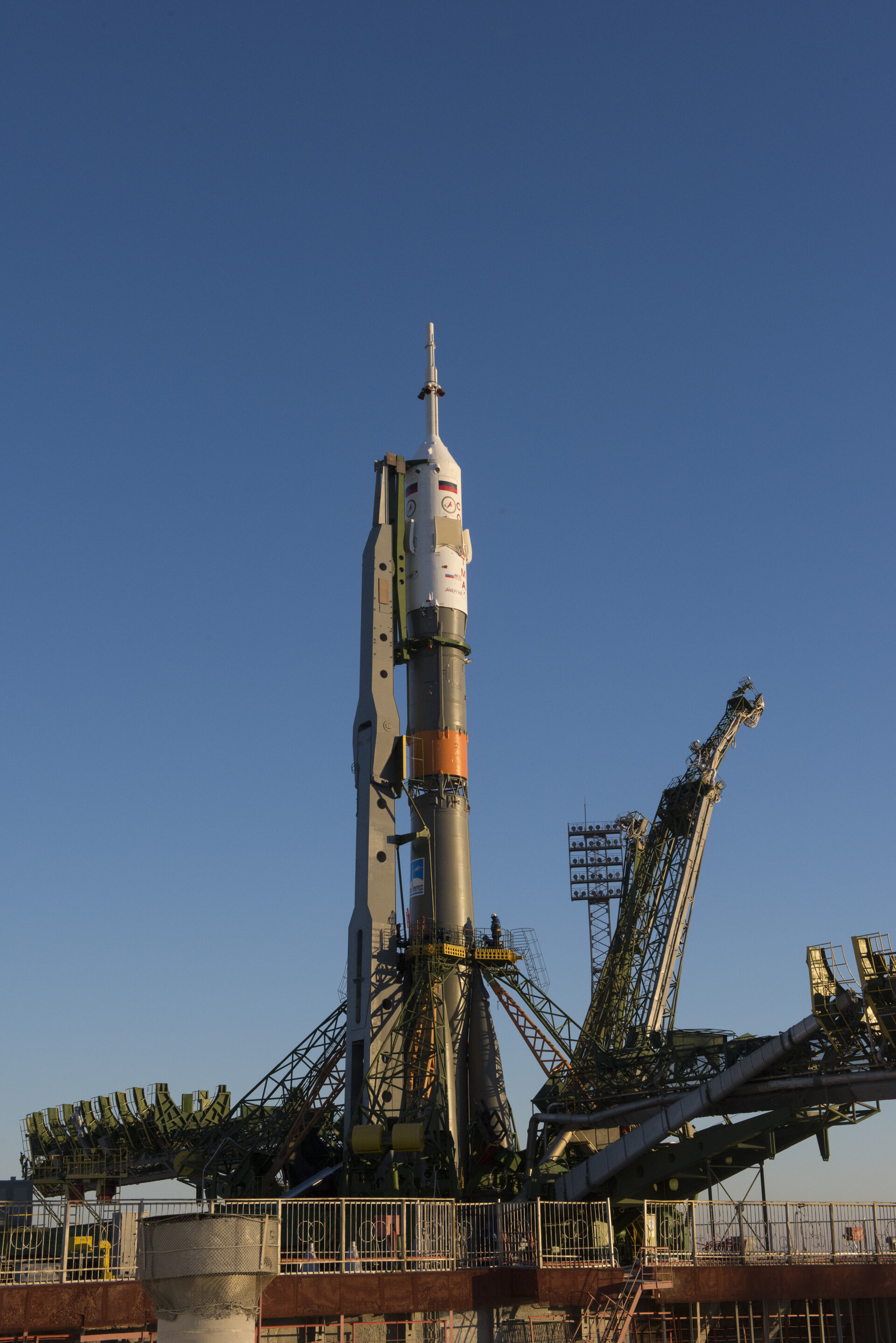 Soyuz TMA-19M spacecraft moved into vertical position