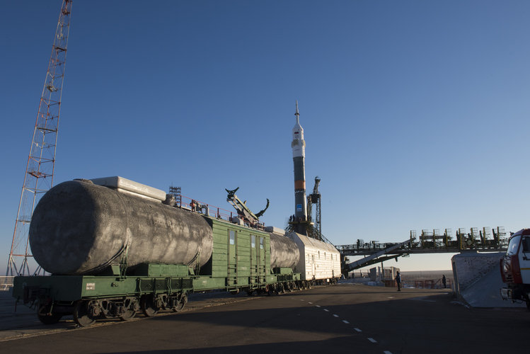 Soyuz TMA-19M spacecraft moved into vertical position