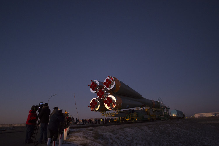 Soyuz TMA-19M spacecraft roll out