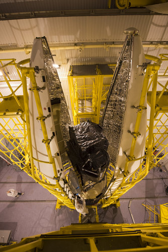 Sentinel-3A being encapsulated within its Rockot fairing