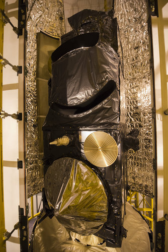 Sentinel-3A being encapsulated within its Rockot fairing