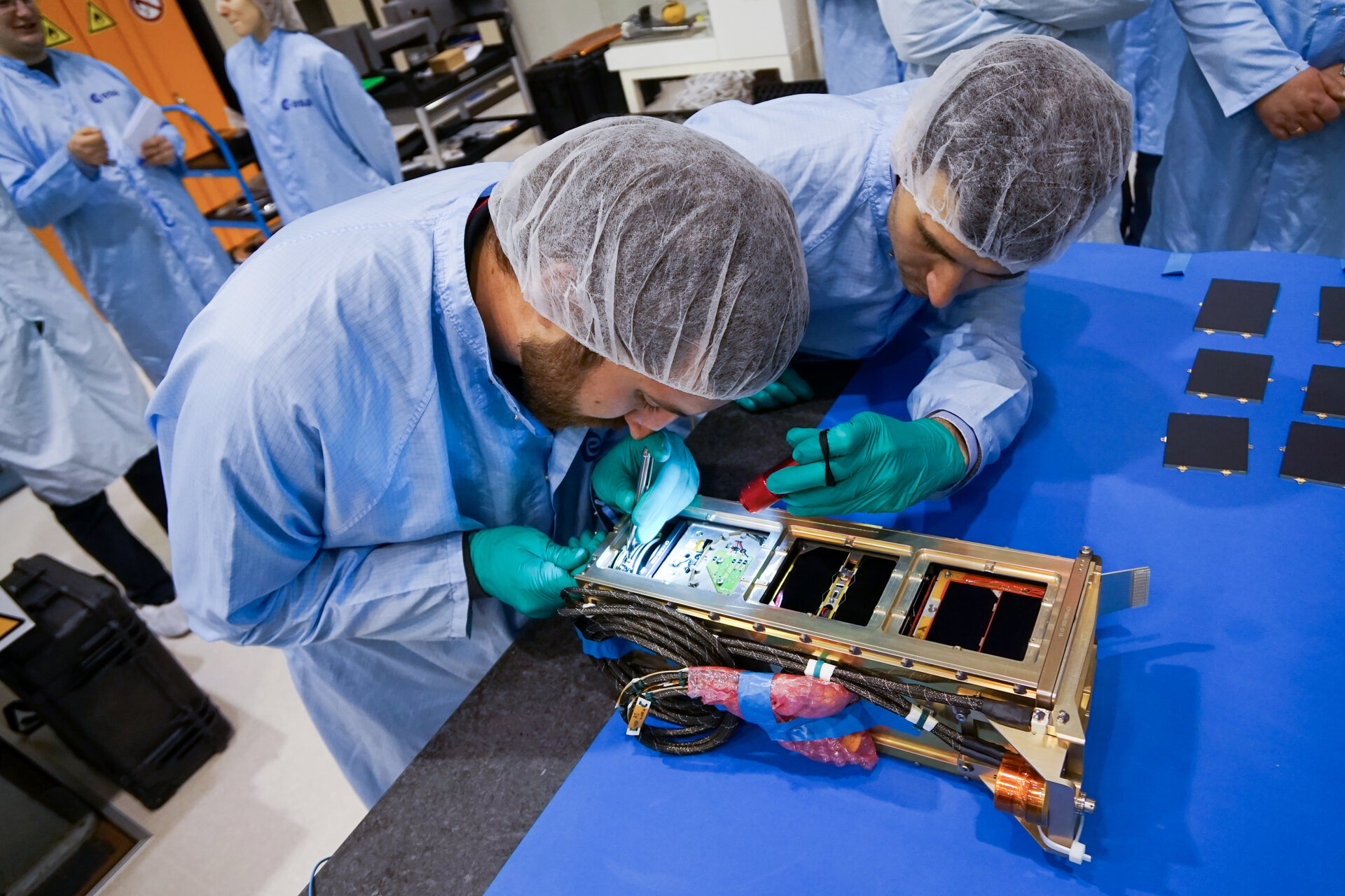 Studenten integrieren CubeSats in eine orbitale Startvorrichtung 