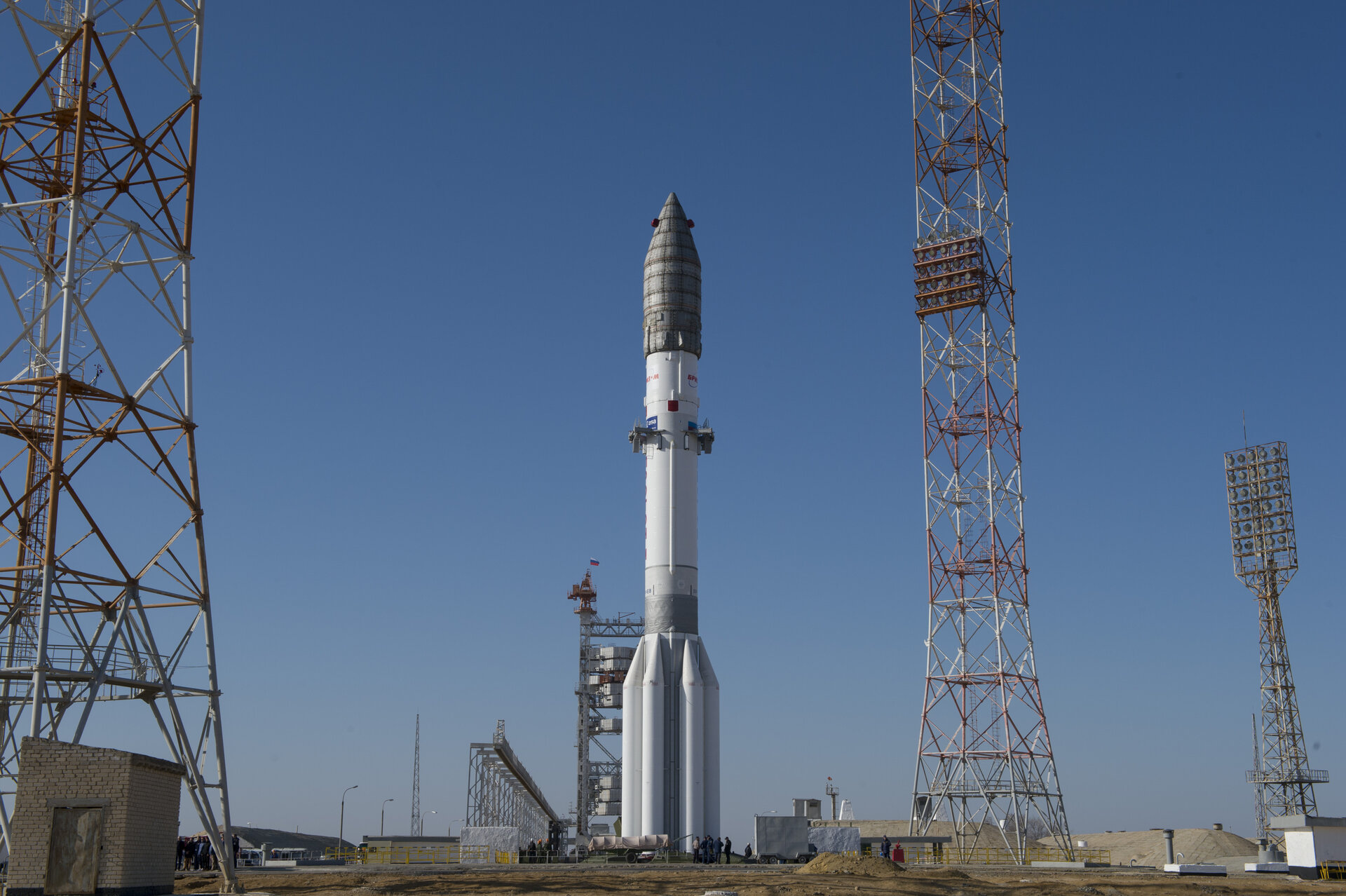 Proton rocket moved into vertical position