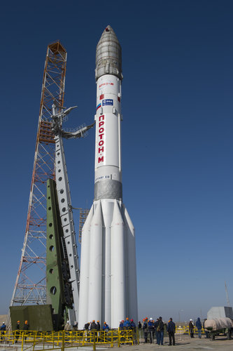 Proton rocket moved into vertical position