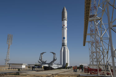 Proton rocket moved into vertical position