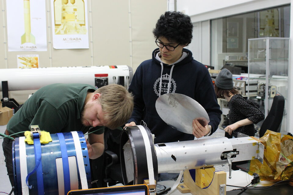 'SLED' team prepare their experiment for integration