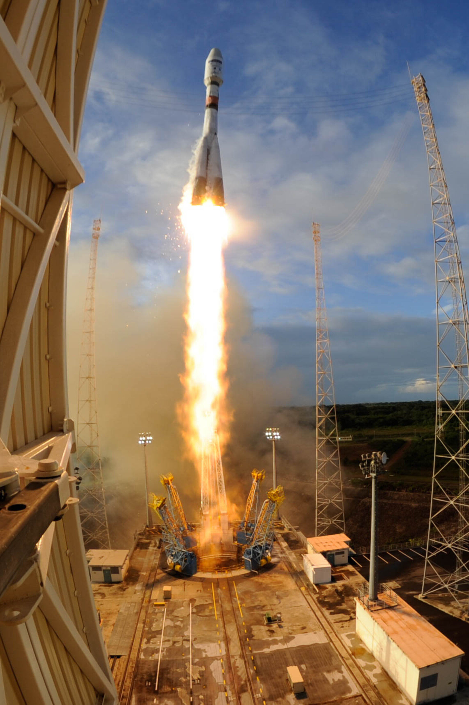 Sentinel-1B lifts off