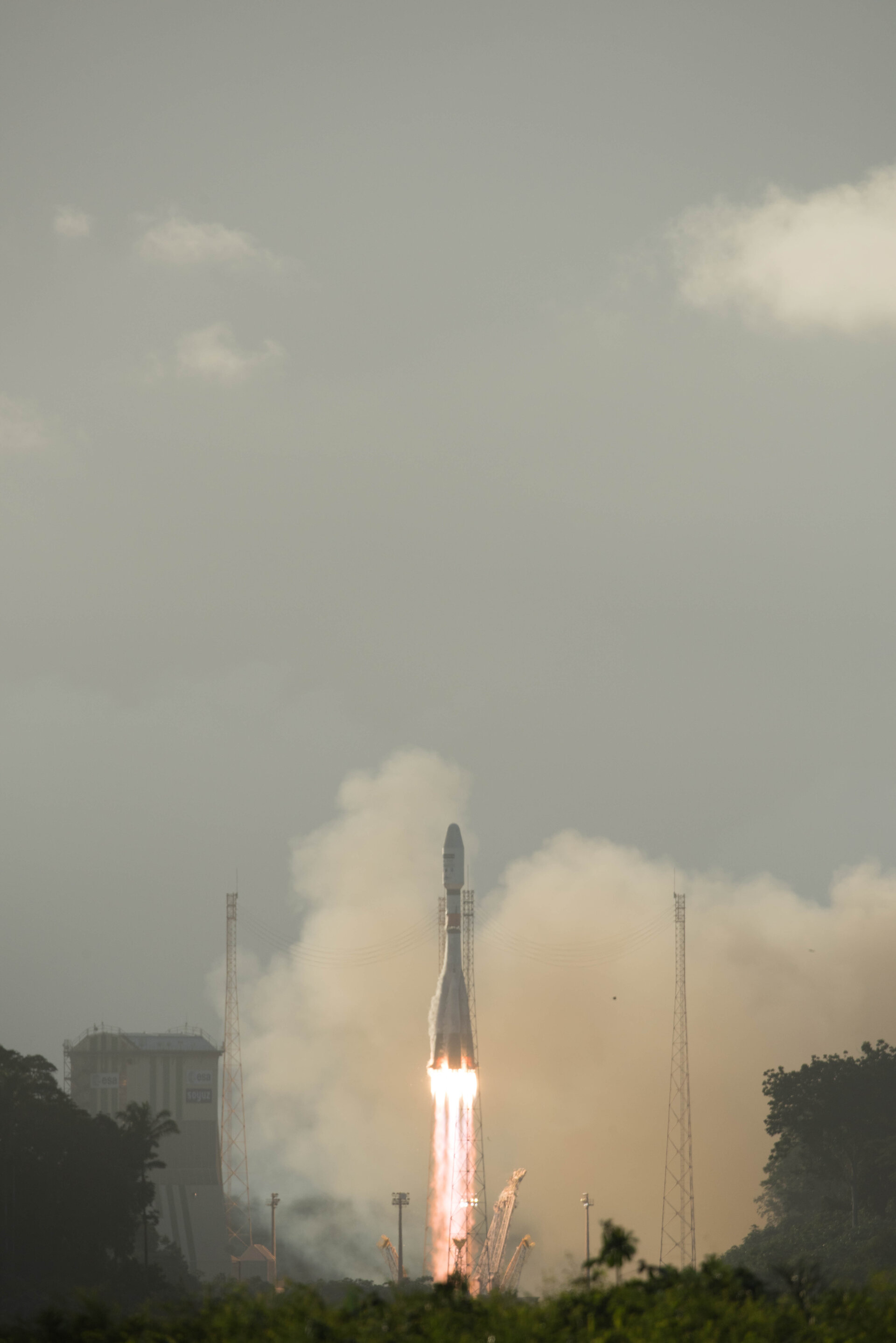 Sentinel-1B lifts off