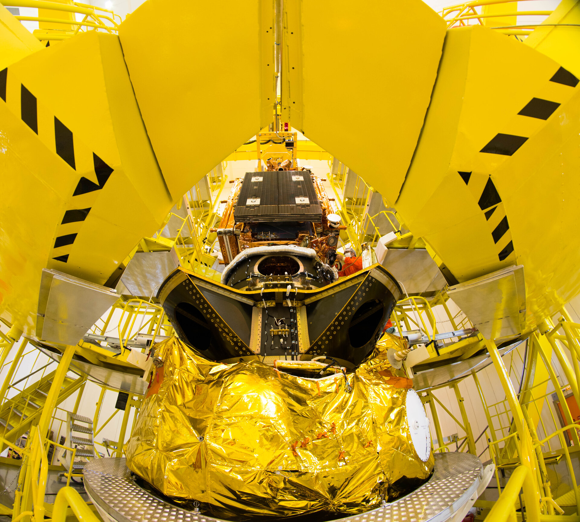 Sentinel-1B satellite lowered onto Fregat upper stage