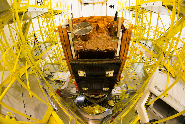 Sentinel-1B satellite lowered onto Fregat upper stage