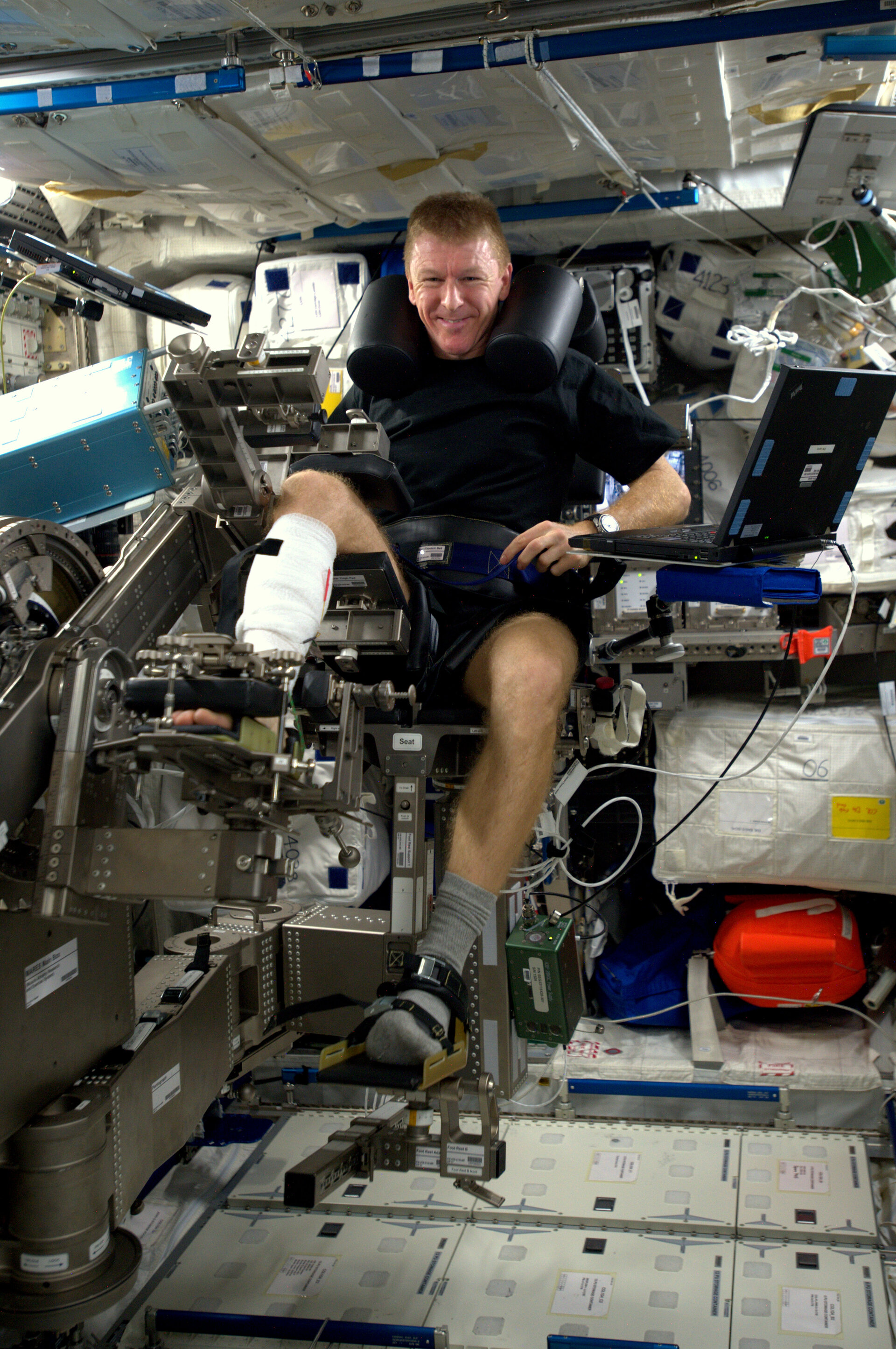 Tim Peake in muscle measurement machine