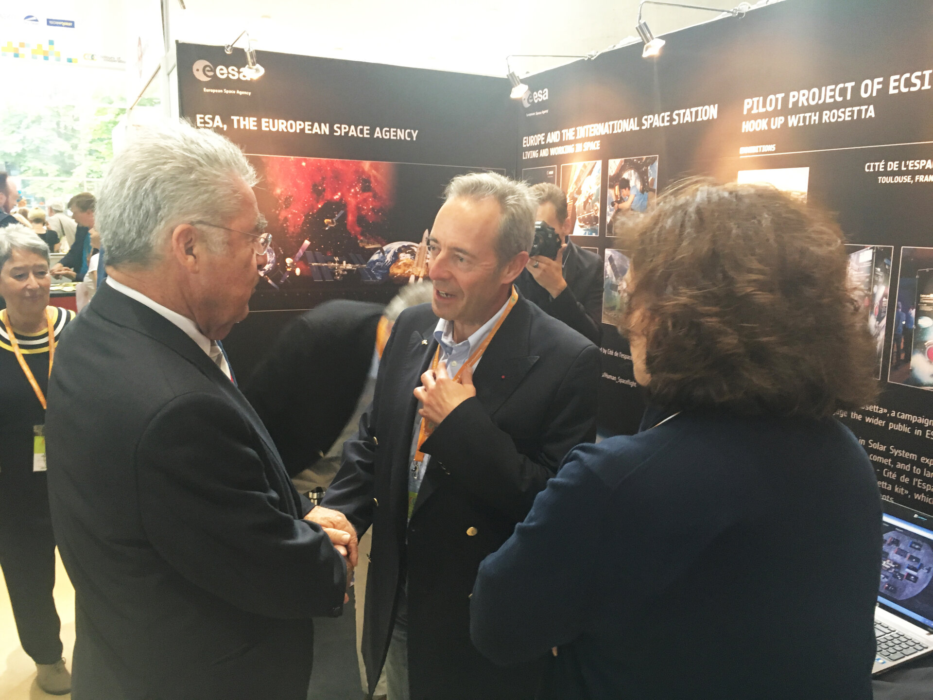 Dr Heinz Fischer, President of the Republic of Austria , visits the ESA booth