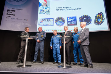 Jan Wörner with ESA astronauts