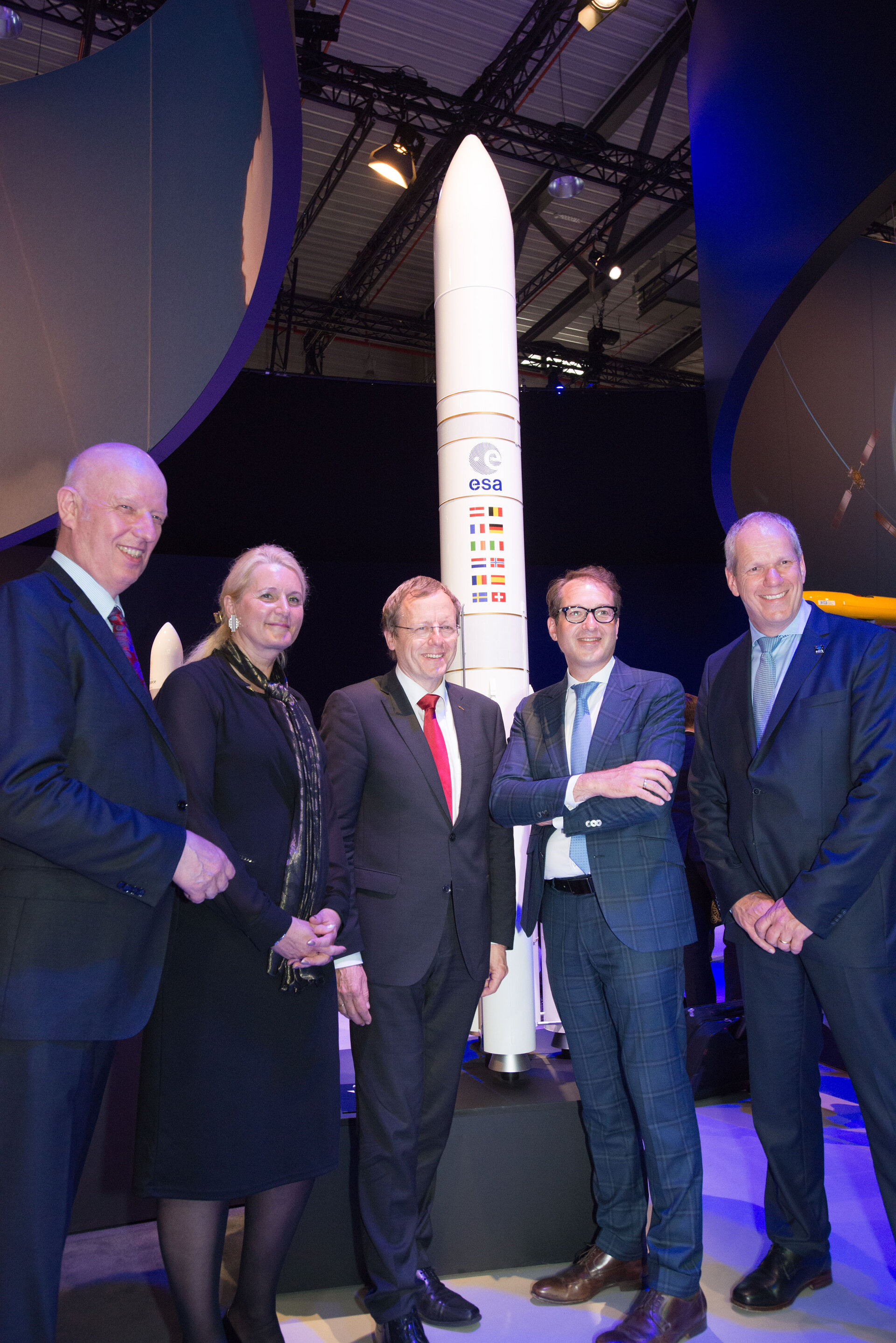 Minister Alexander Dobrindt visits the ‘Space for Earth’ pavilion