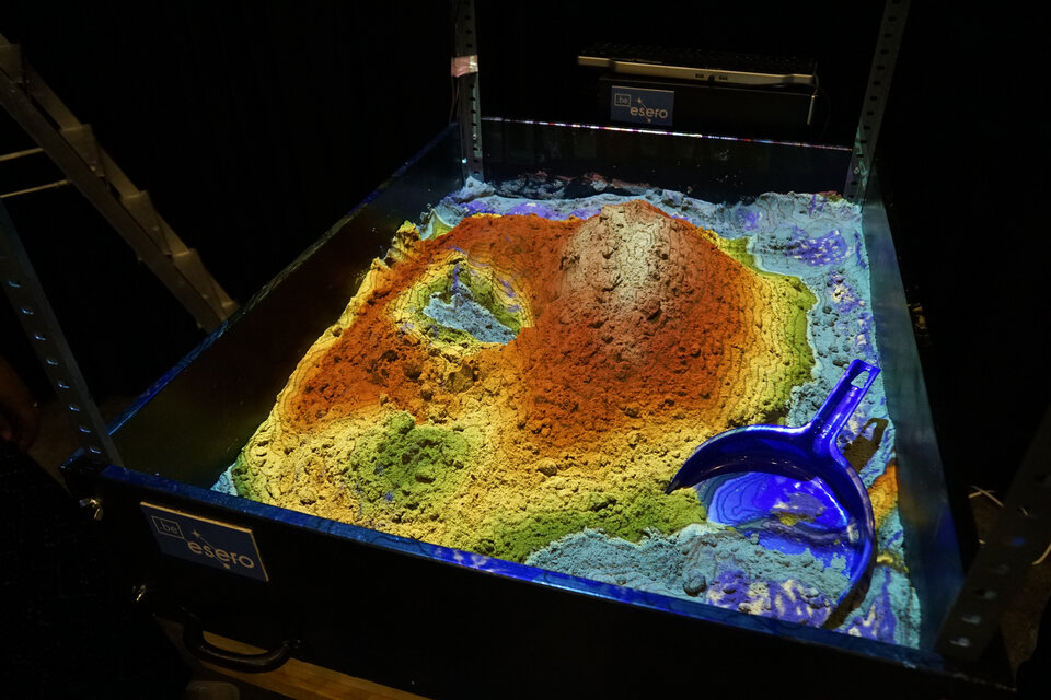 Augmented reality sandbox for Earth Observation