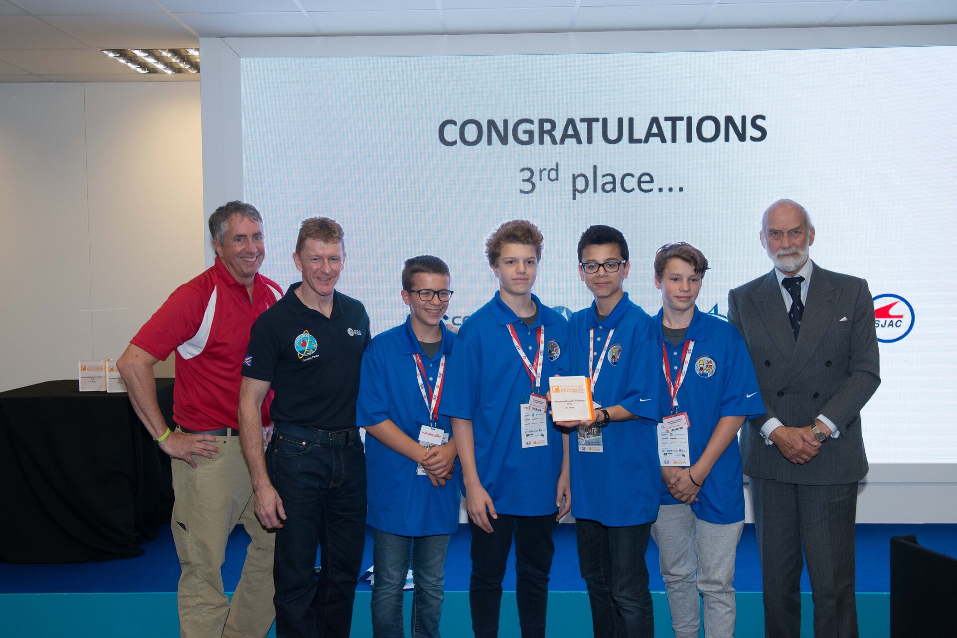 Tim Peake with 3rd place winners of International Rocketry Competition 2016