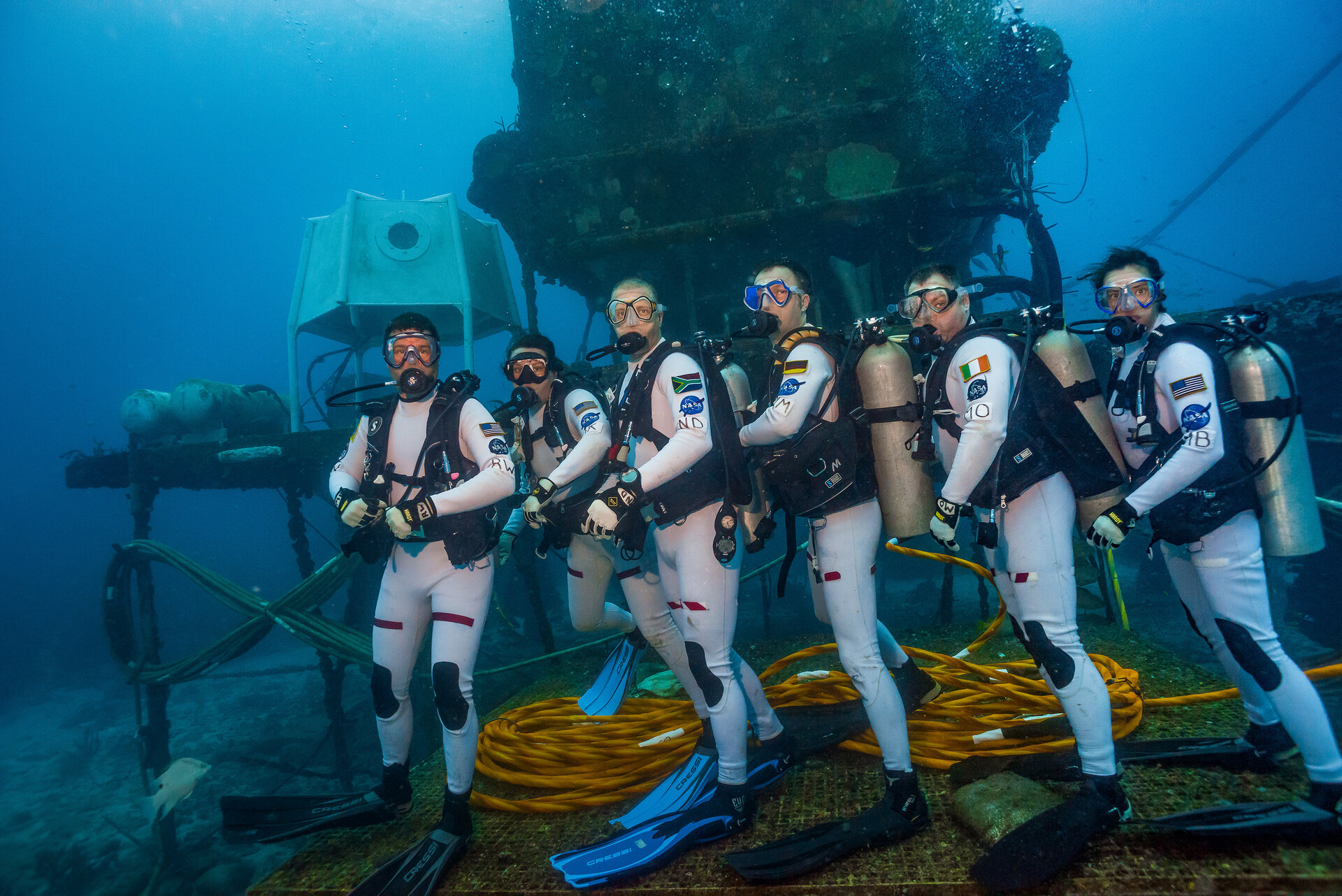 NEEMO 21 crew underwater