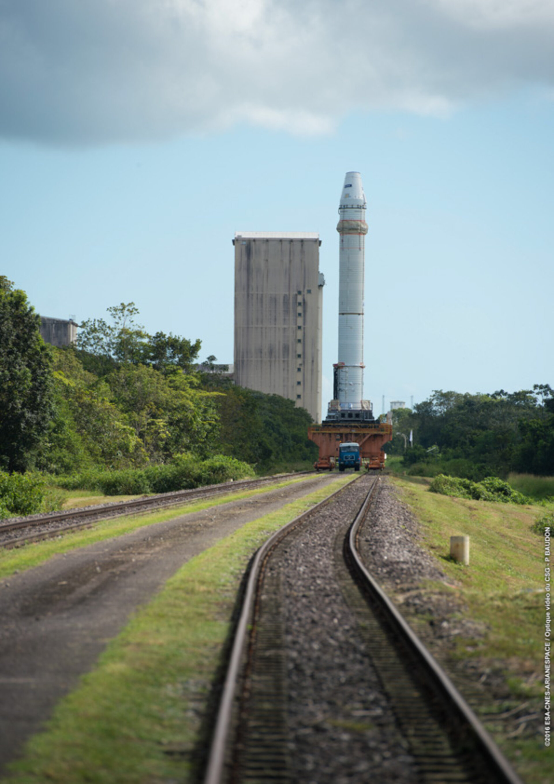 ARTA-6 test firing of an Ariane 5 solid-propellant booster