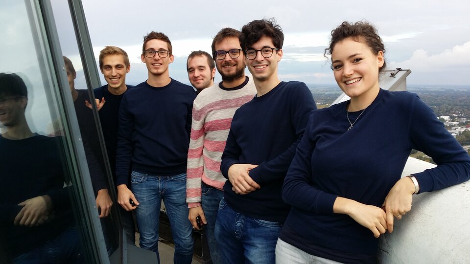 El equipo STAR disfruta de la brisa en lo alto de la Torre del ZARM en Bremen