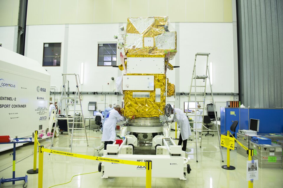 Sentinel-2B dans la salle blanche