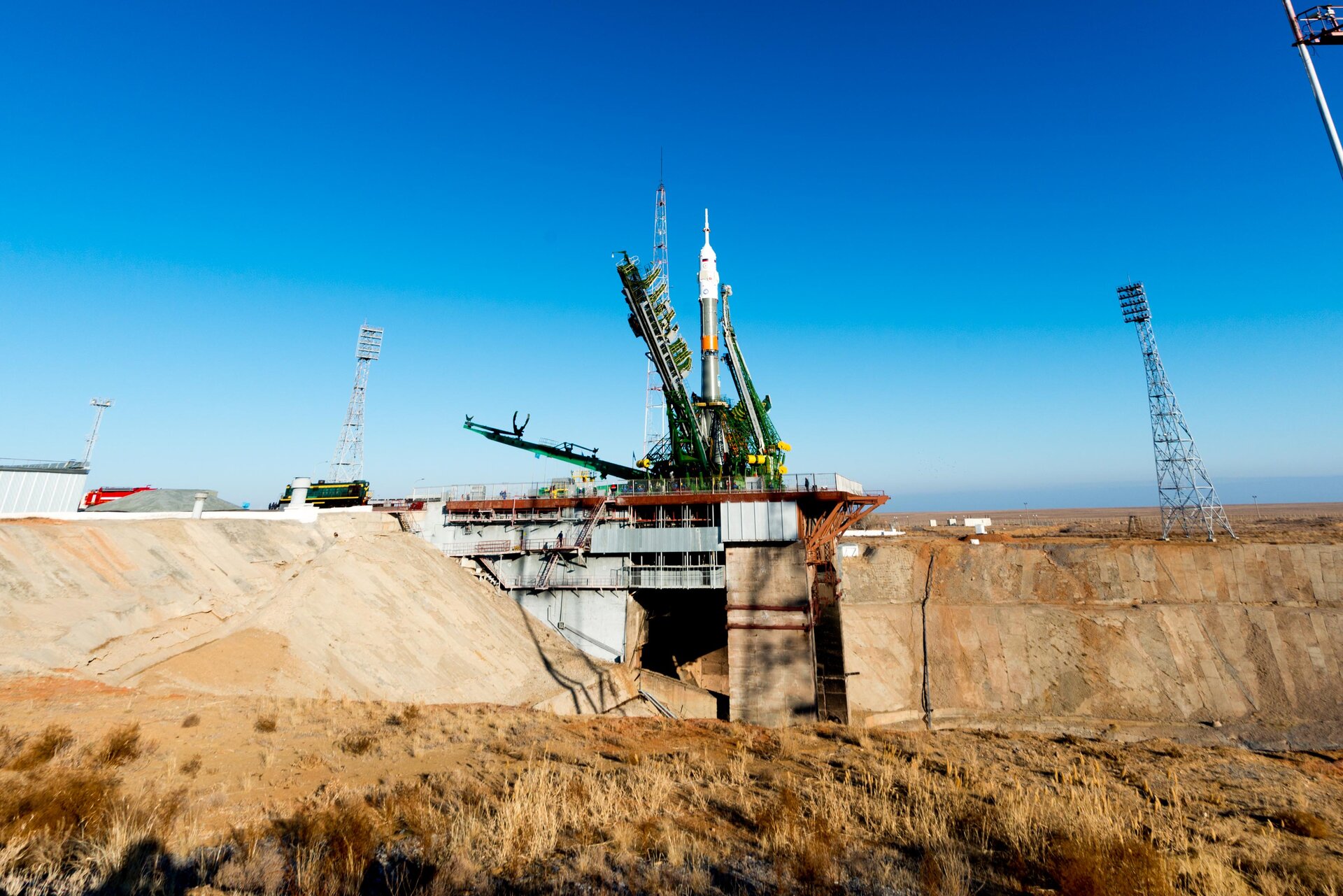 Soyuz spacecraft moved into vertical position