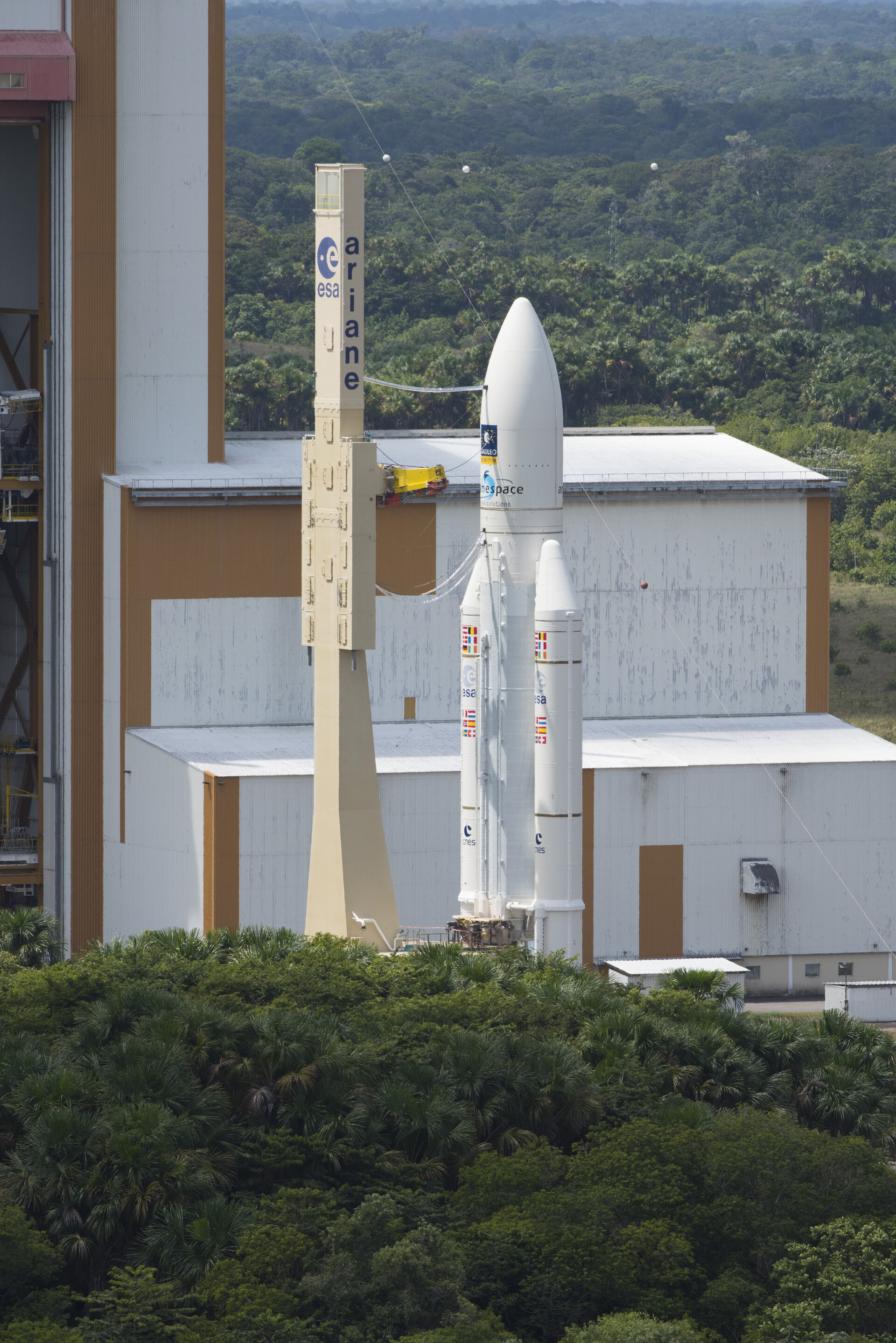 Transfer of Ariane 5 flight VA233 from the BAF to the launch pad