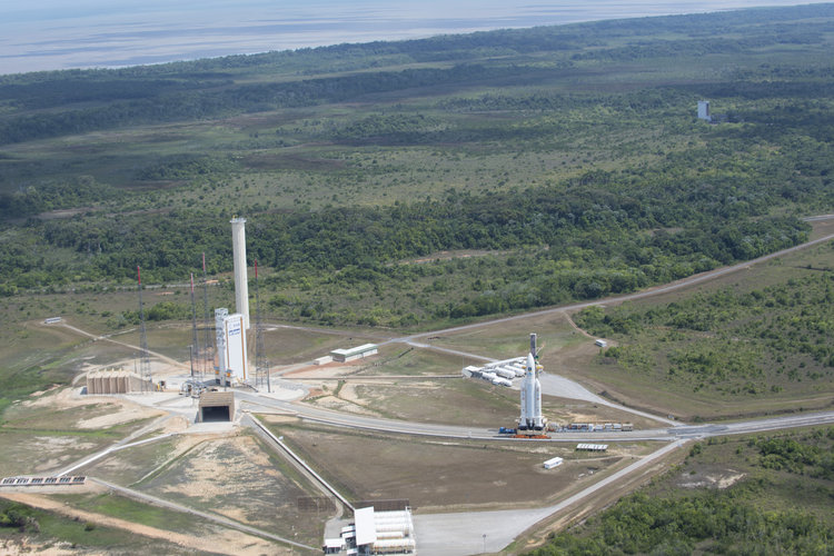 Transfer of Ariane 5 flight VA233 from the BAF to the launch pad