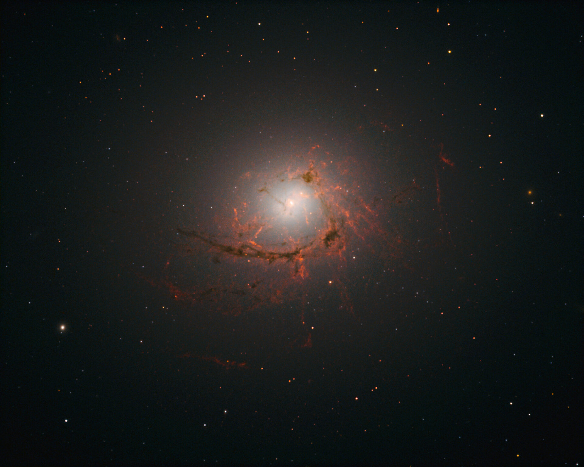 Dusty filaments in NGC 4696. Credit: NASA, ESA, Andy Fabian
