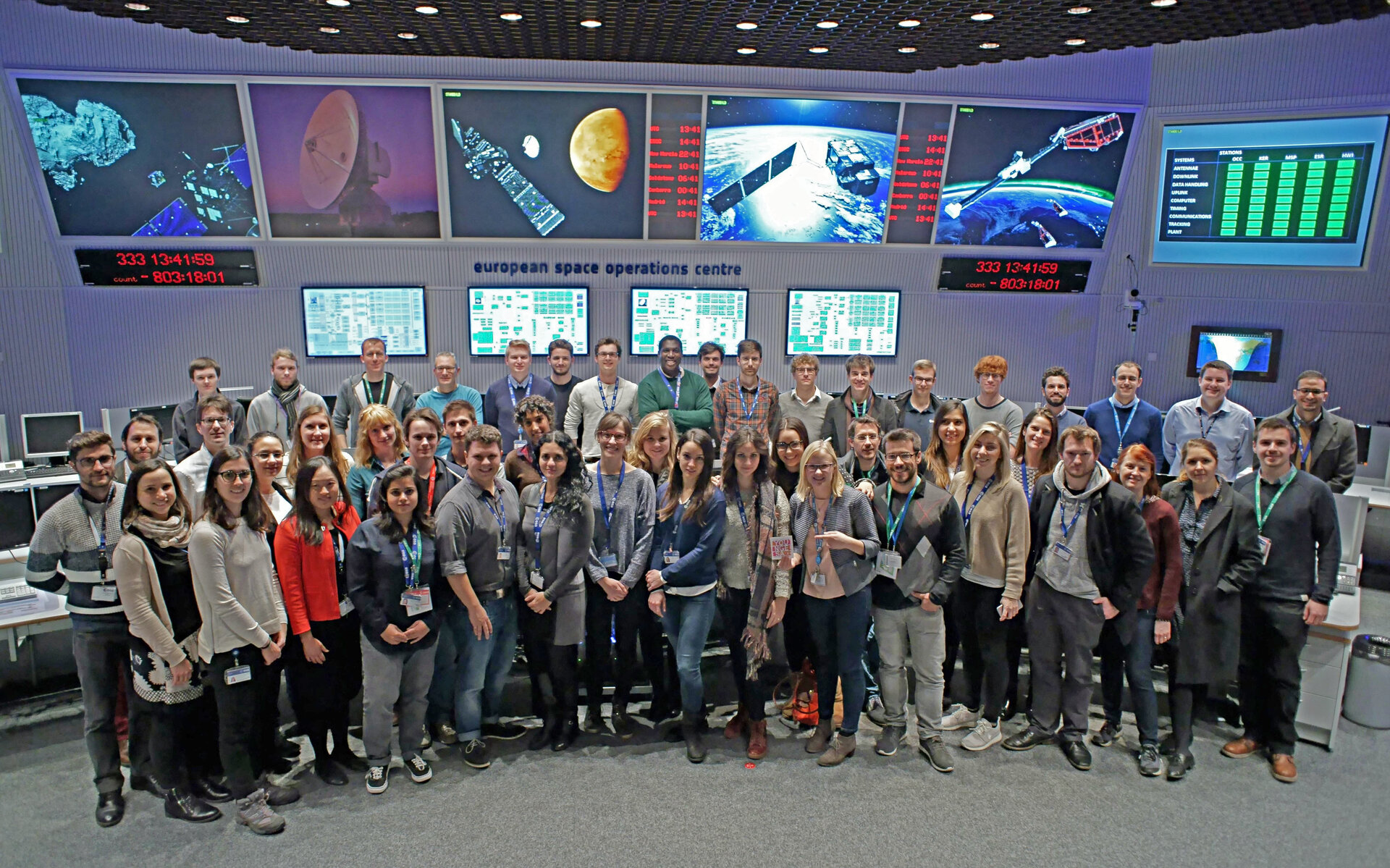 Young and ‘young at heart’ engineers and scientists visit ESA’s mission control 