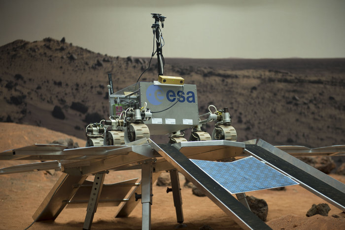 Marsi-kulguri prototüüp aastast 2015. Käsil on kulguri mahasõidu harjutamine maandumisplatvormilt. Foto: ESA/G.Porter