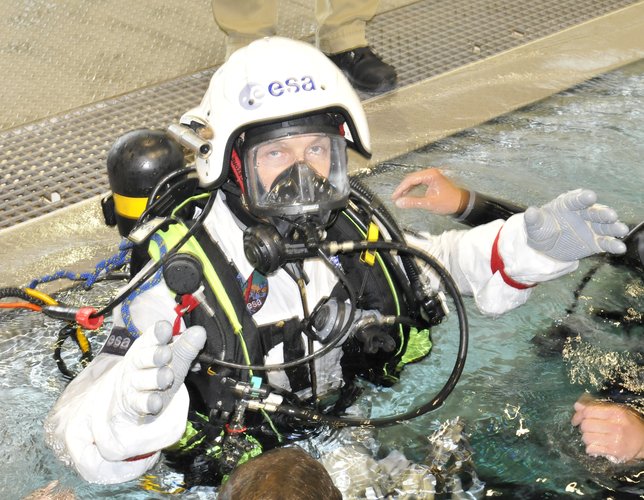 Matthias Maurer at ESA's Neutral Buoyancy Facility