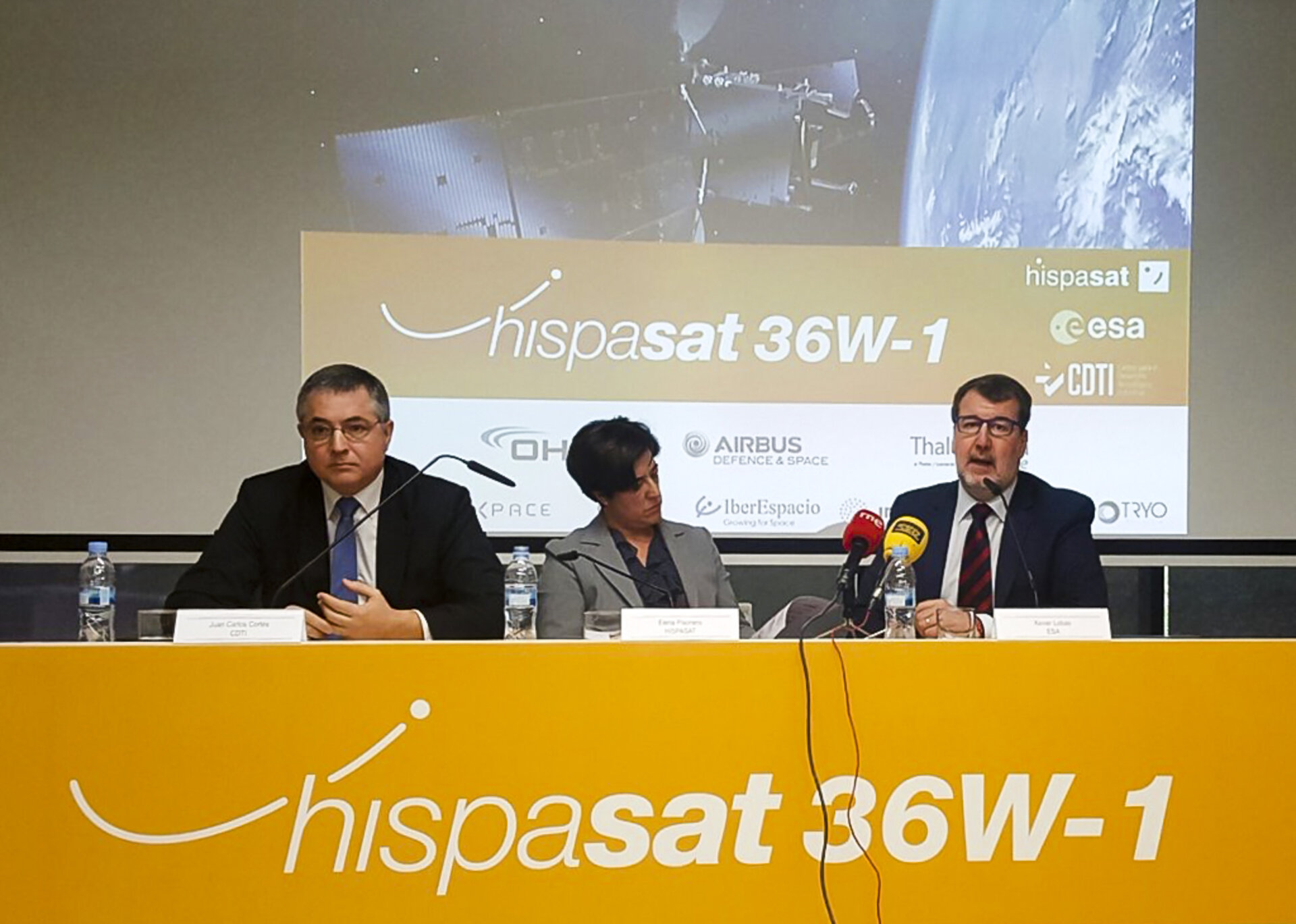 Rueda de prensa en Hispasat, presentación de H36W-1 de la plataforma SmallGEO