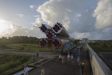 Soyuz VS16 transfer from MIK to launch zone