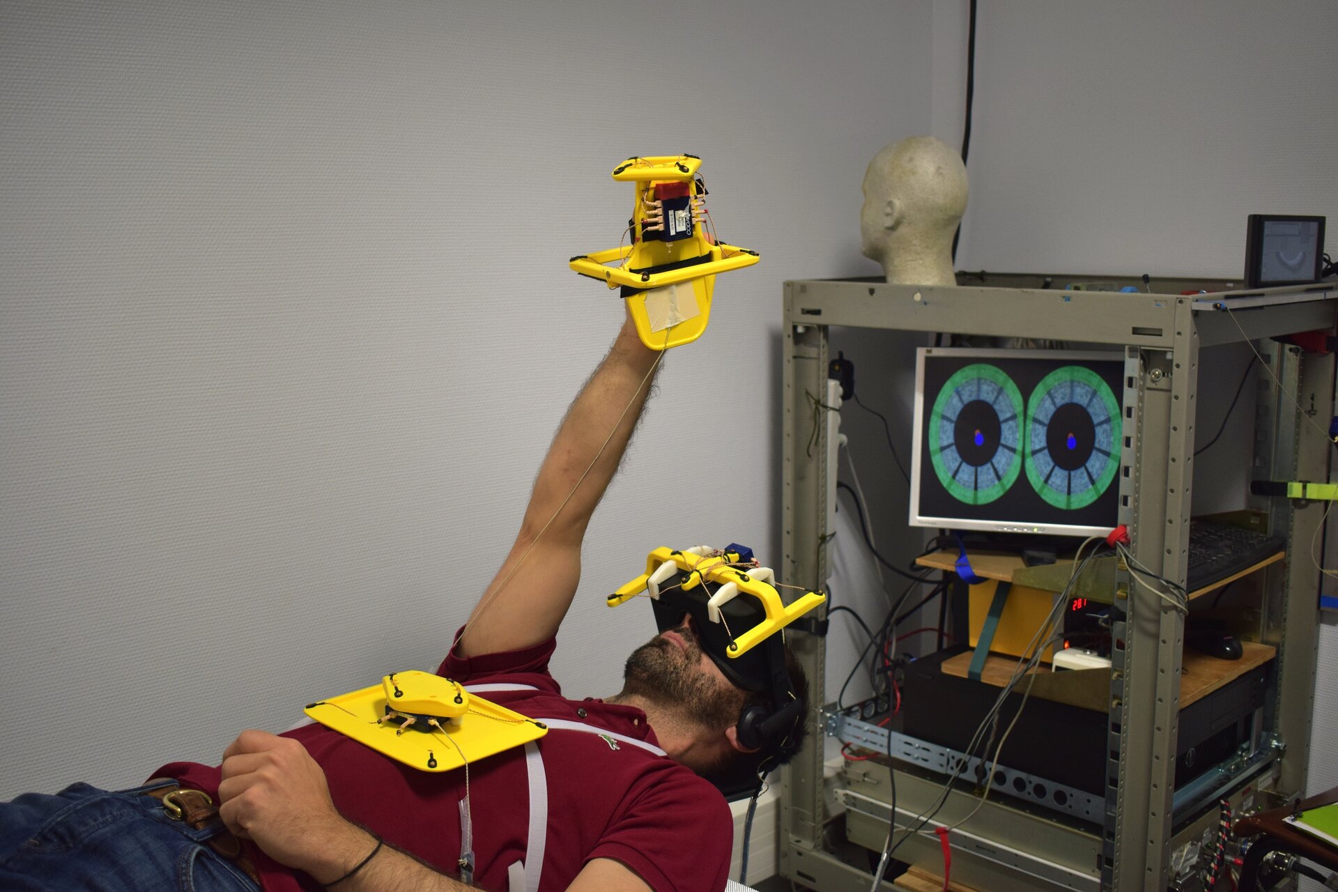 Volunteer astronaut-in-bed takes part in brain test 