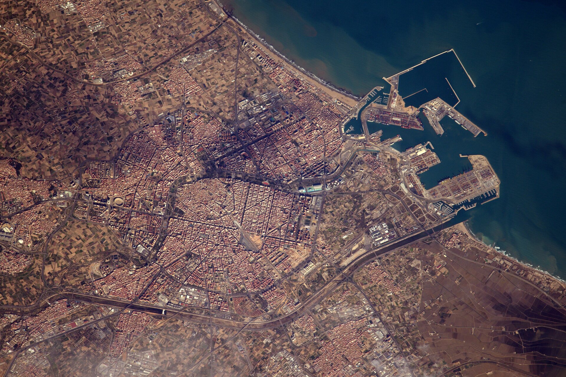 Imagen de la ciudad desde la ISS, por Thomas Pesquet 