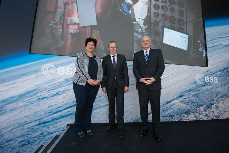 Jan Wörner and Jean-Yves Le Gall with Frédérique Vidal 