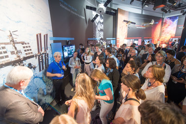 Leopold Eyharts shows ESA staffs the ESA Pavilion