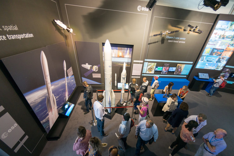 Public at the ESA Pavilion