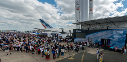 Public at the ESA Pavilion