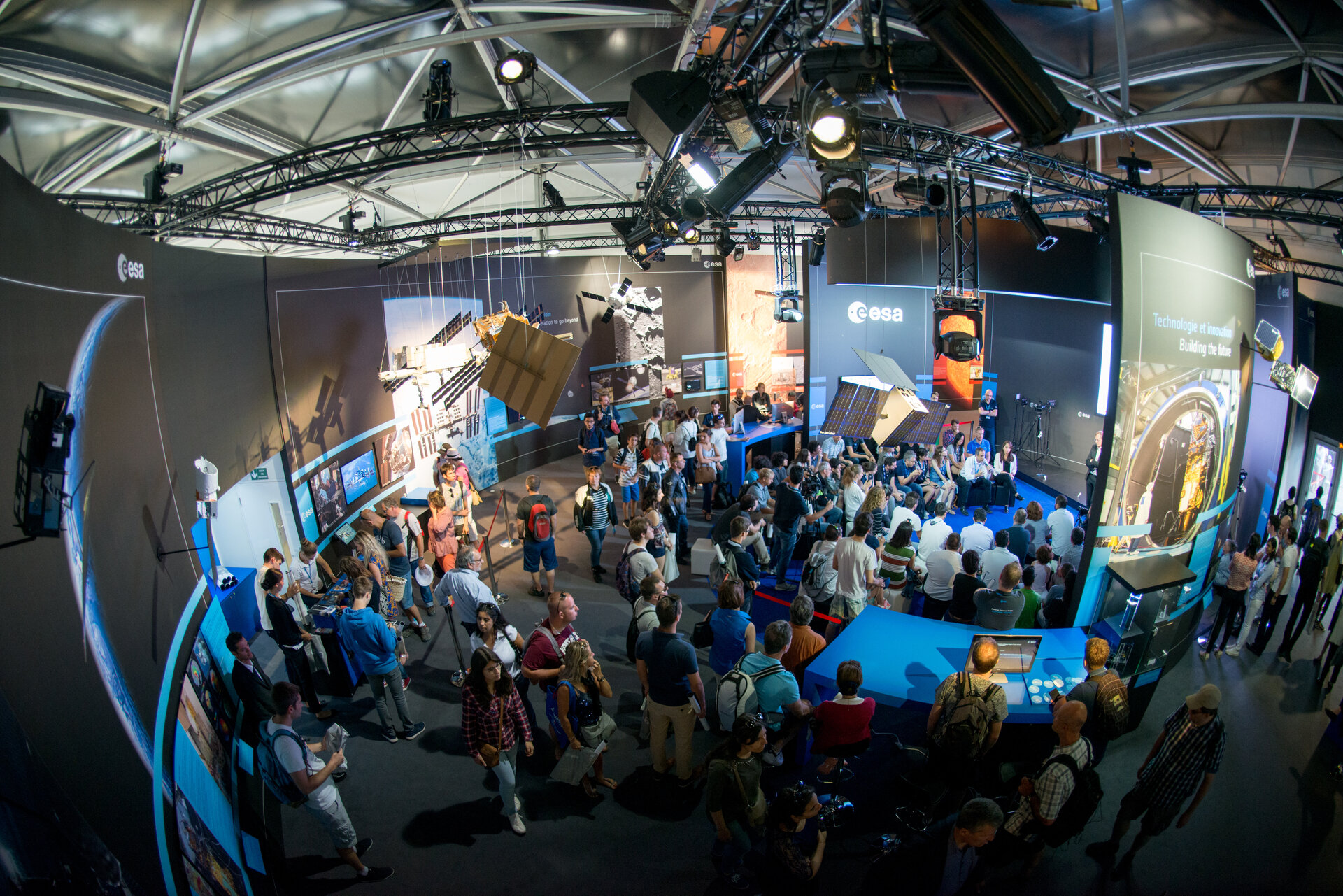 Public at the ESA Pavilion