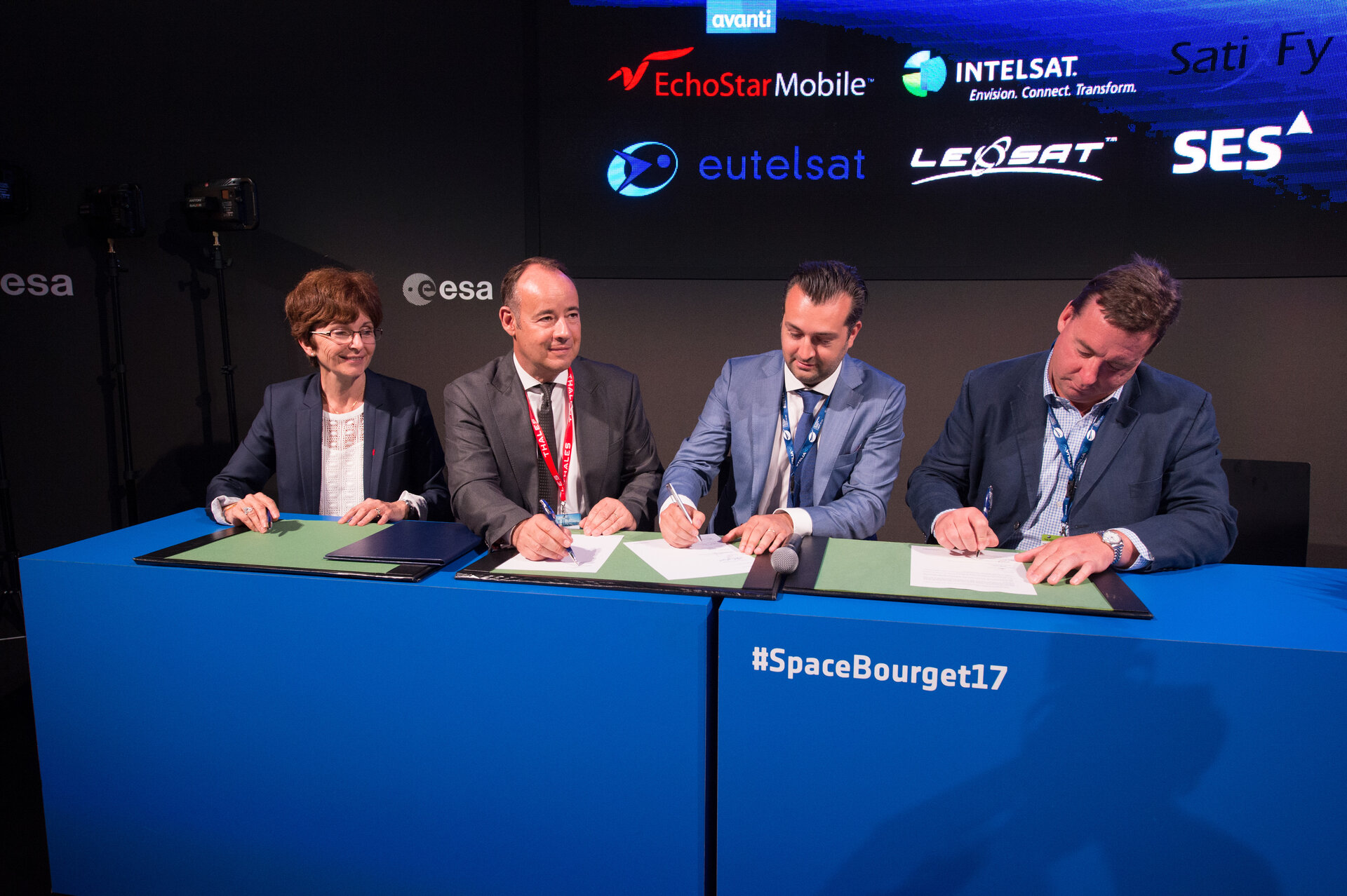 Unterzeichnung der gemeinsamen Erklärung zur Initiative „Satelliten für 5G“ auf der Pariser Luft- und Raumfahrtausstellung 