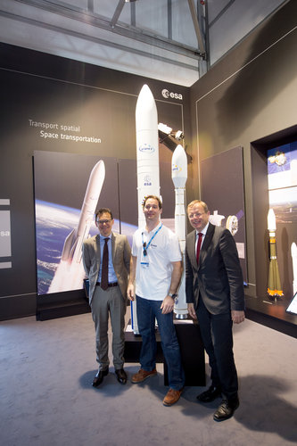Stephan Israel with Thomas Pesquet and Jan Wörner at the ESA Pavilion