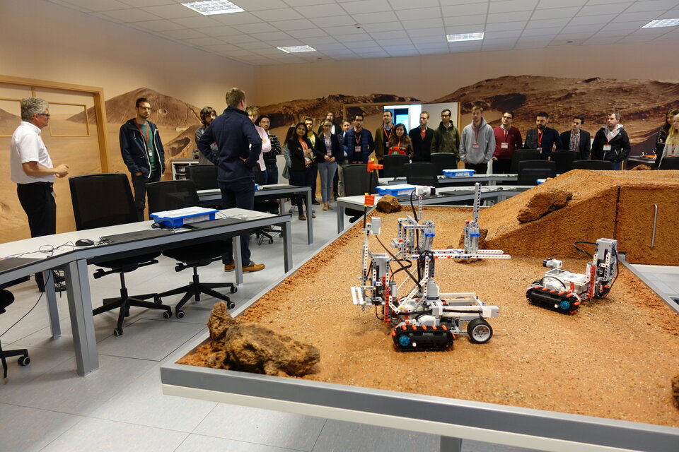 Visiting the E-Robotics lab in ESA/ESEC