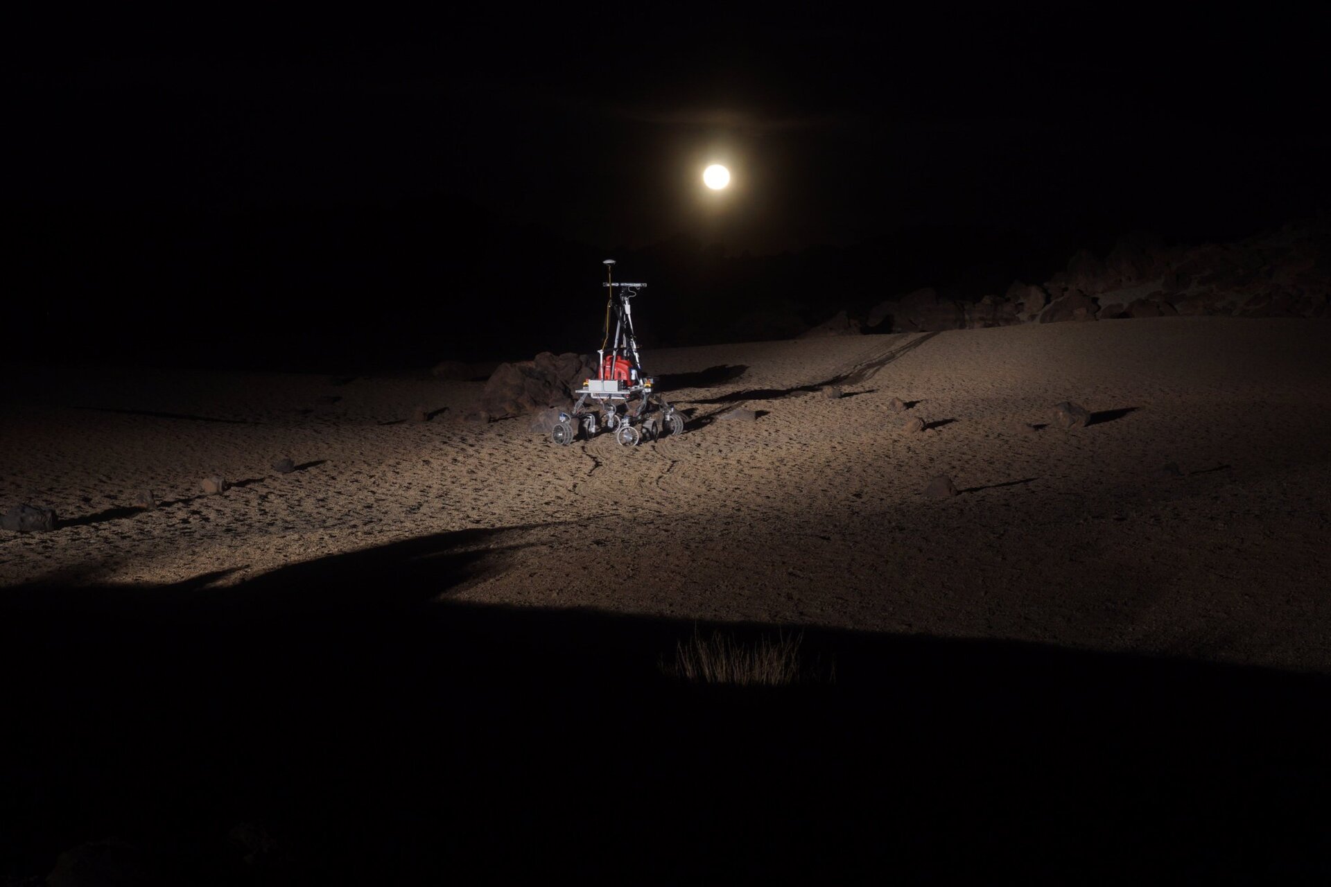 HDPR rover and Moon